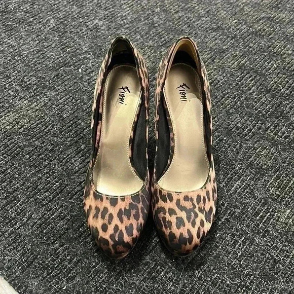 Fioni satin leopard print pumps - Picture 1 of 3